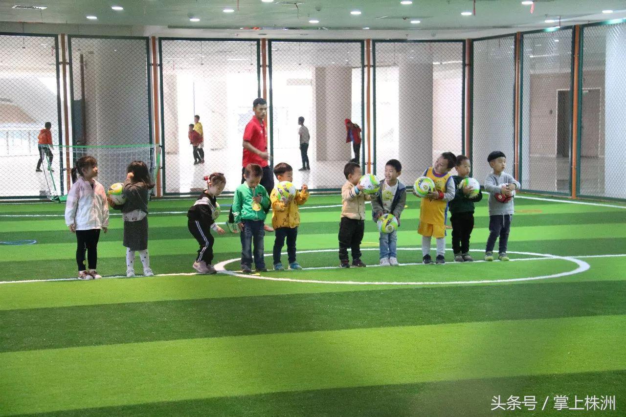 足球要从娃娃抓起宣传图,足球要从娃娃抓起图片