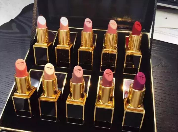 明星晒自己口红,晒男朋友口红