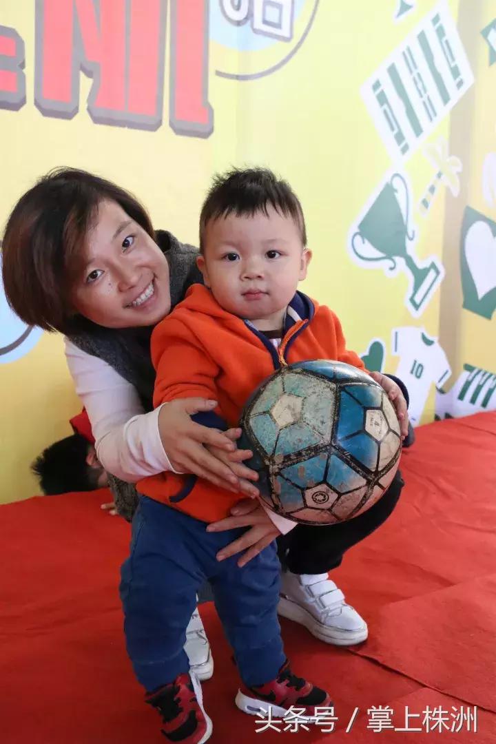 足球要从娃娃抓起不能随便放弃,足球要从娃娃抓起老报纸