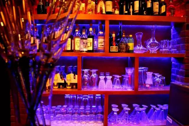 纸牌屋烤肋排店真实地址,纸牌屋烤肋排画面