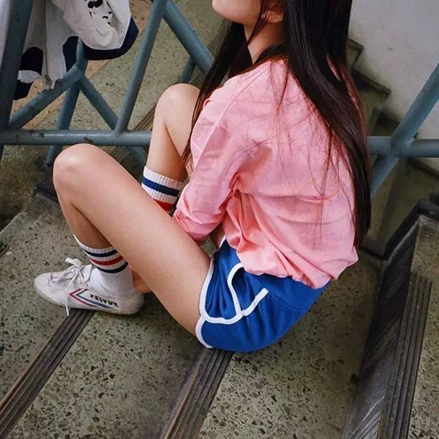 你还在迷恋Stan Smith啊？！ | 她们都换帆布鞋唻~