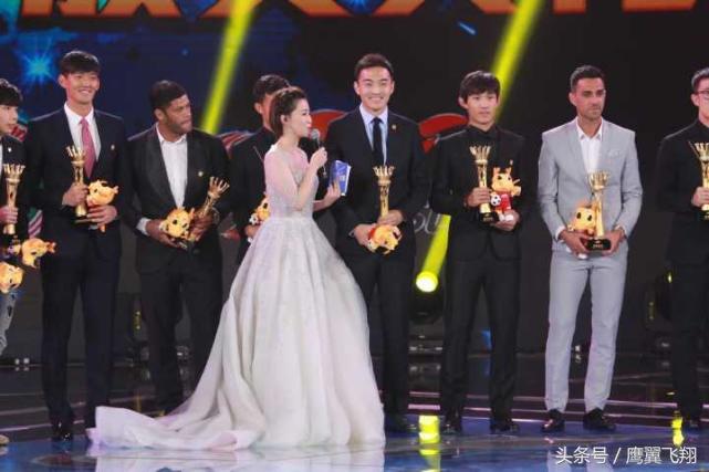 卡纳瓦罗颁奖典礼出场,扎哈维教练卡纳瓦罗