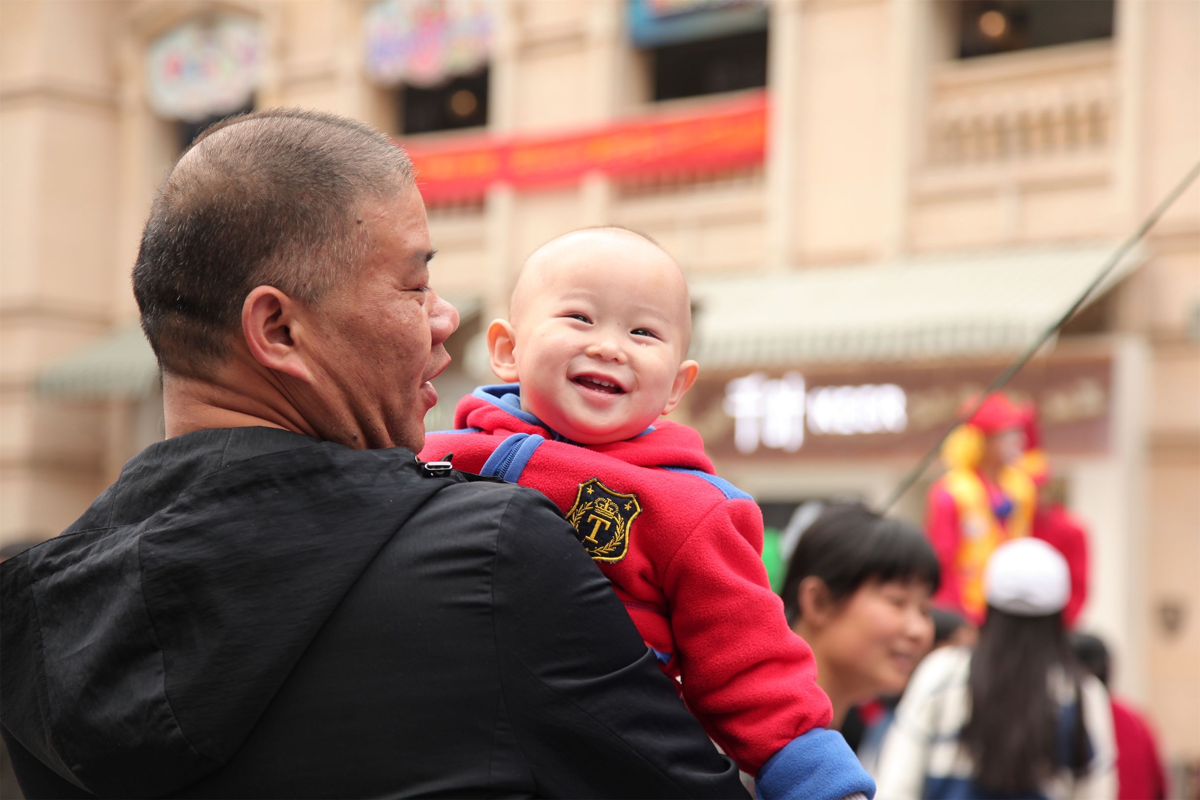 光谷步行街十年新变化,2019光谷步行街活动