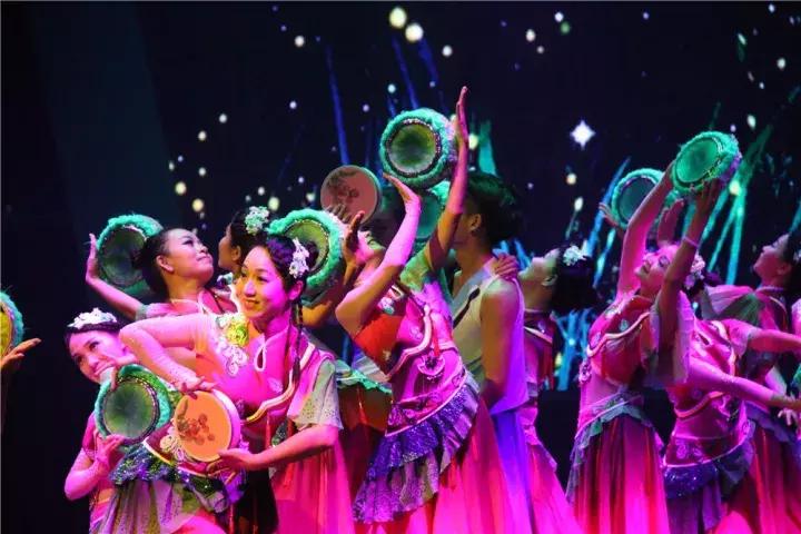 来自世界各地的近千名番禺乡亲代表共聚首,见证番禺大变化!