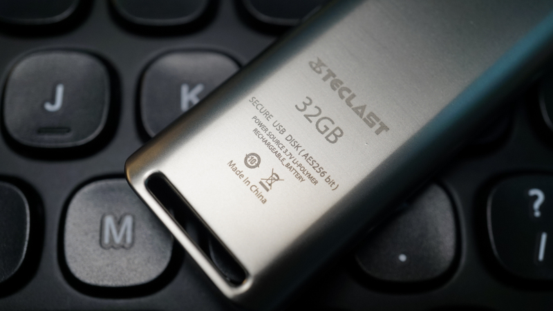 有了这个U盘，再也不用担心你的小姐姐们被别人看到了