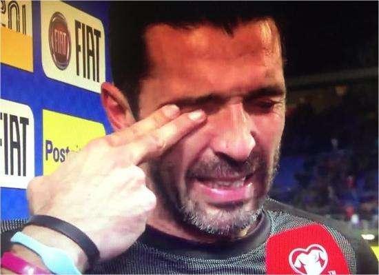 39岁传奇门神布冯强忍悲伤退场,布冯挥泪告别欧洲杯