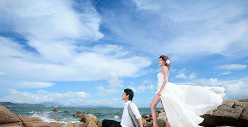 沙滩外景婚纱照姿势和表情技巧,女生婚纱照拍照姿势好看图片