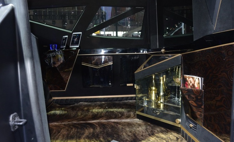 售价7位数的国产大越野，车标完胜玛莎拉蒂，外观手撕奔驰G