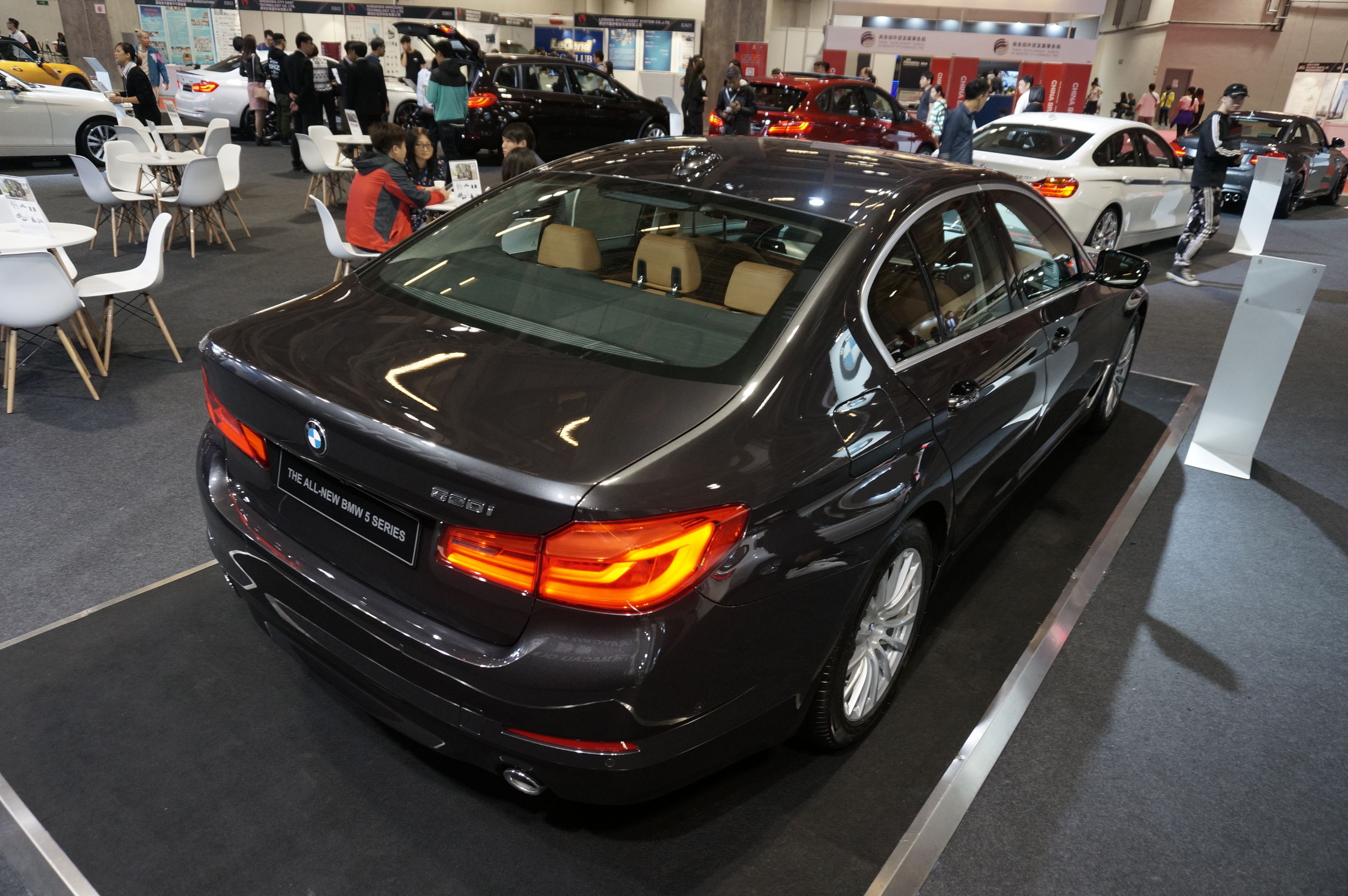 新款宝马标准轴距和长轴距的区别,新款进口宝马520i报价