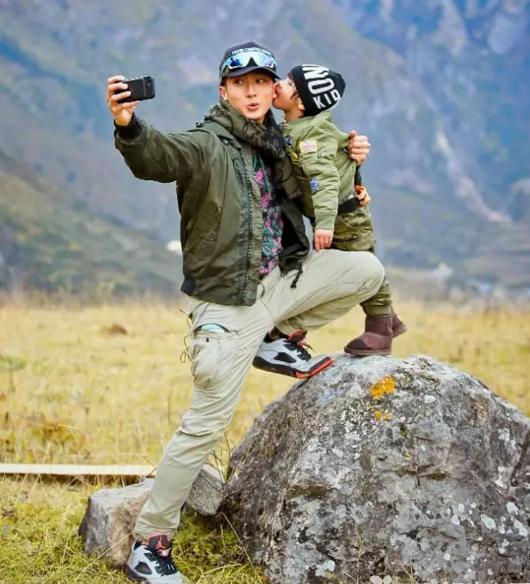 max和嗯哼片段,max和嗯哼哭