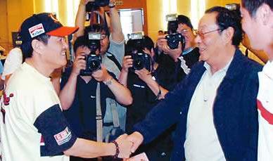 退出足坛的老板有哪些,那些退出足球的老板