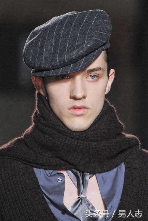 比较长的男围巾怎么戴才好看,毛线围脖怎么打男士围巾