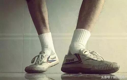 回力经典款和飞跃经典款哪个舒服,飞跃和回力是一家吗