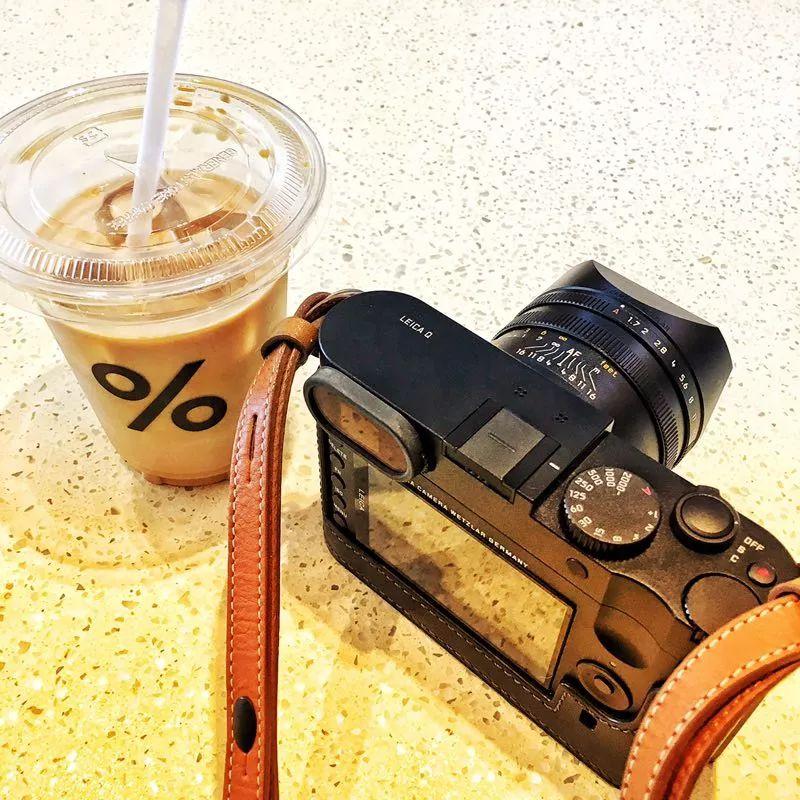 新婚,老婆没有要钻戒,买了一台徕卡