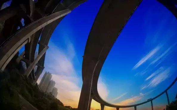 重庆让人着迷的城市,重庆一个充满火锅味的城市