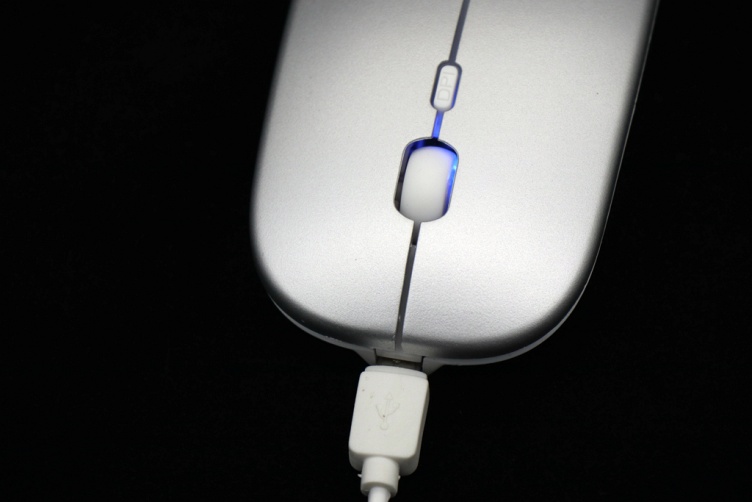 英菲克无线可充电鼠标静音,英菲克静音鼠标测评图