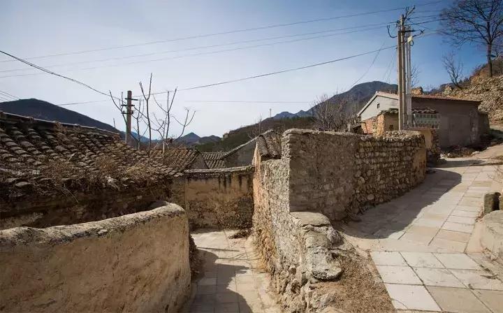 京西深山中的古村落苇子水村,京西无人居住的古村落