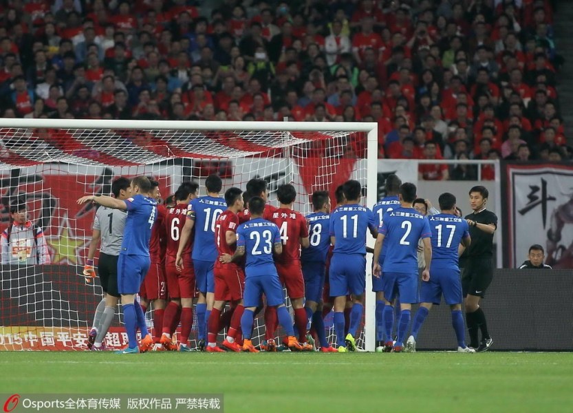 足协杯决赛日本裁判,上海德比裁判视频