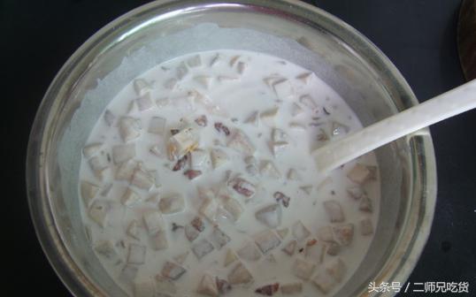 芋头糕口感细软，绵甜香糯，营养价值高，关键还不长肉！