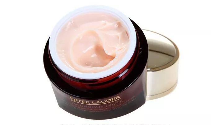 干皮上妆不卡粉用什么面霜,冬天上妆起皮卡粉面霜