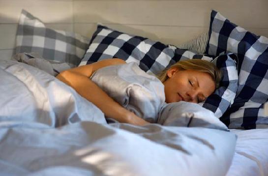 明明很困却睡不着吃什么中药好,明明很困却睡不着想玩手机