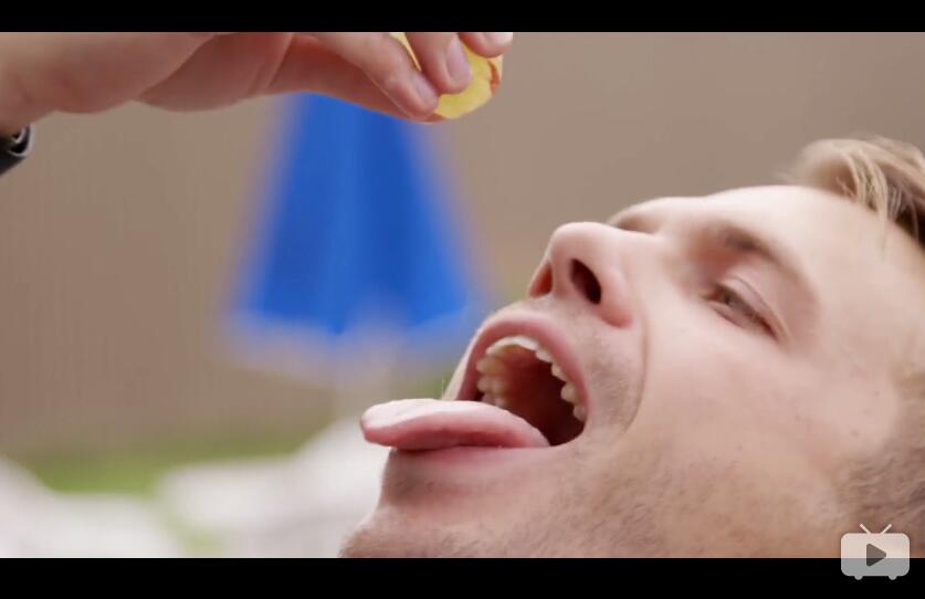 美国人在日本吃了串13000元人民币的葡萄，中国人表示看了心疼