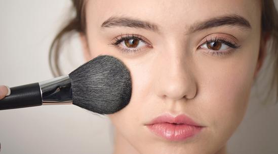 过期散粉扔掉很可惜,过期散粉还能用吗有毒吗