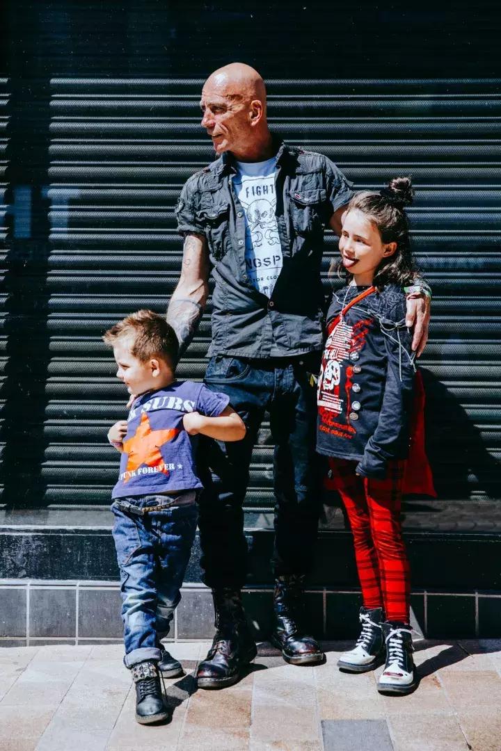 尽管山寨货很多，但谁都想买一双正宗的「Dr.Martens」