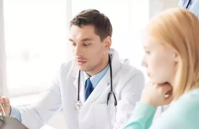 妇科检查实体操作,女生妇科检查男生可以陪同吗