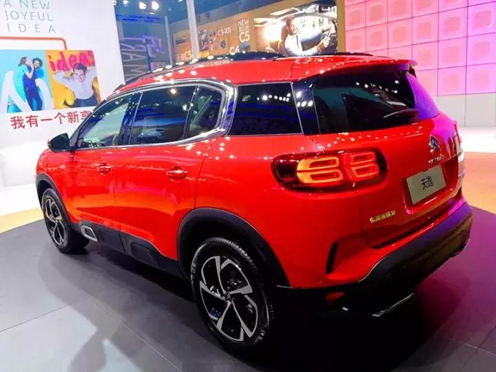 车尾挂着4个8,方向盘跟赛车一样,15万起搞得大众很羞涩!