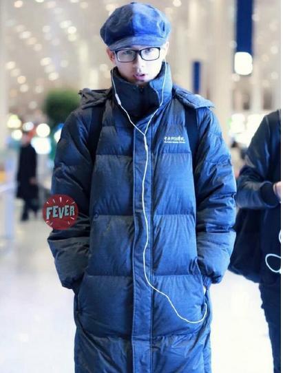 刘昊然谭松韵同款校服,刘昊然同款中戏校服