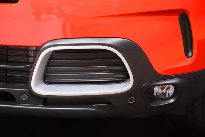 车尾挂着4个8,方向盘跟赛车一样,15万起搞得大众很羞涩!