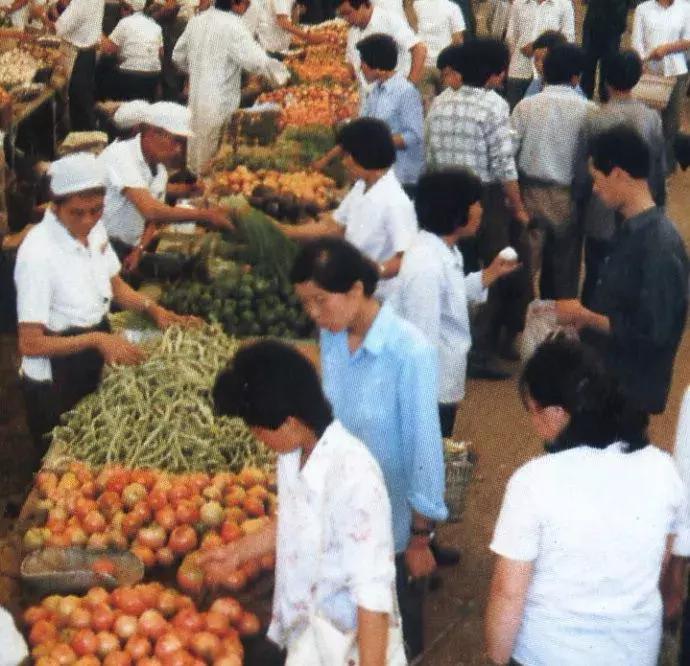 30年前沈阳老照片中街,沈阳市80年代的老照片