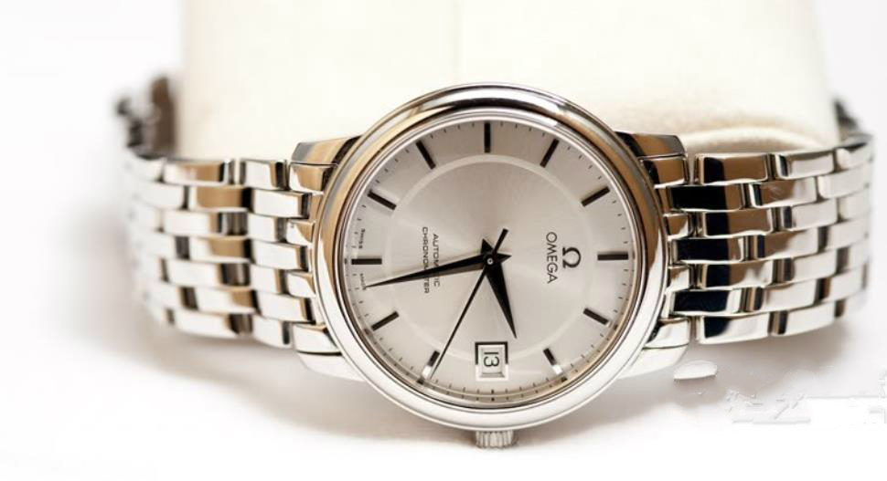 月收入10000戴什么表,月收入一万适合戴什么手表