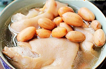 粤式花生莲藕猪脚汤,花生猪脚鸡爪汤