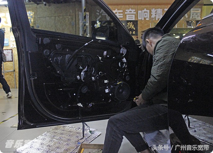 捷豹xj门板异响,捷豹xj门板喇叭发出滴滴声音