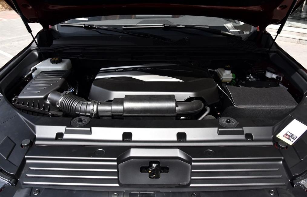 上汽大通d90和荣威rx8区别,上汽大通d90值得入手吗