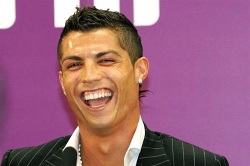 c罗2.65超强滞空头球不同语言解说,c罗超恐怖的浮空能力