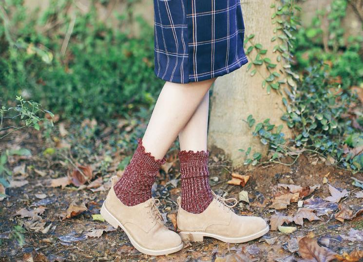 小黑鞋配白袜穿搭,穿衣穿鞋要注意哪些