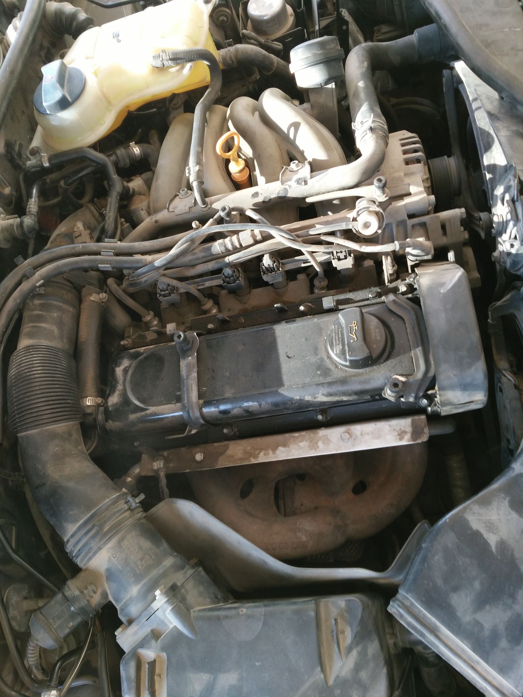 2012年帕萨特漏油出在哪里,大众帕萨特开多少公里开始漏油