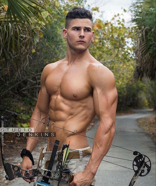 胸肌训练促进胸肌增长,专注上胸肌训练让胸肌更宽阔饱满