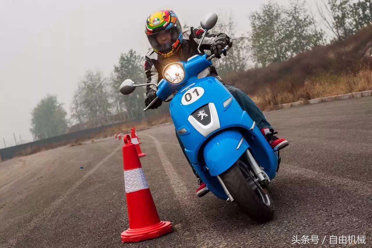 两万元踏板摩托车,五羊本田两万元踏板摩托车