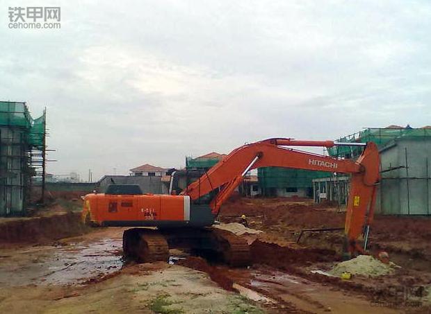 我在非洲开挖机:车坏了没法修,时刻提防打劫盗窃