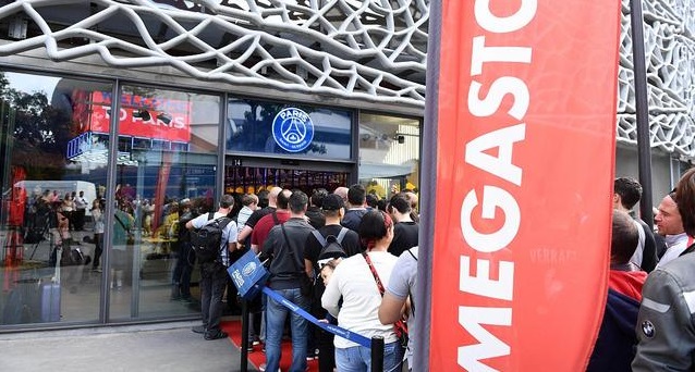 钱多真好！内马尔一来，大巴黎不仅战绩最佳，赞助费也跟着翻倍