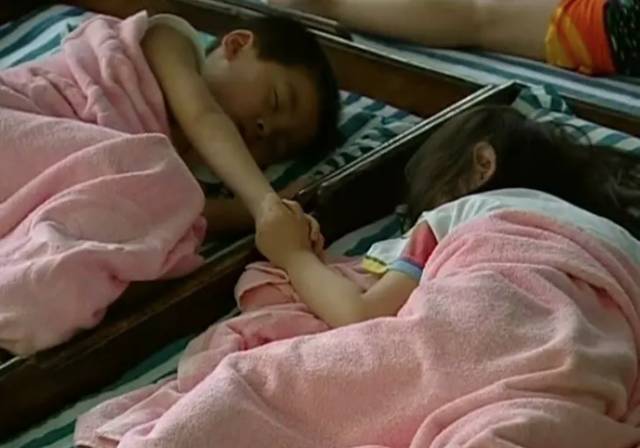 盘点幼儿园令人羡慕的爱情,幼儿园孩子眼里的爱情