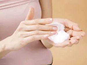 宝宝手起倒刺只需2步快速解决,6个月宝宝手长倒刺怎么办