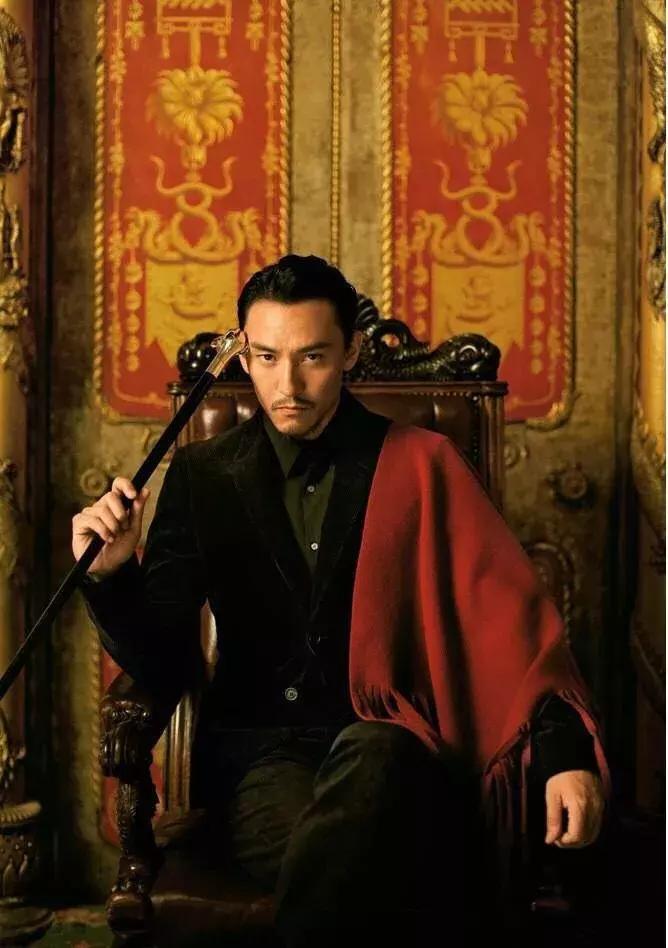 男人拍照不会笑怎么办,男人拍照不露脸