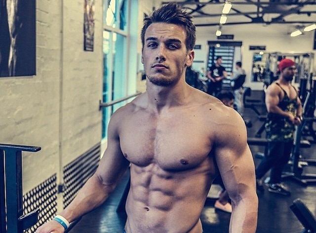 只需一副哑铃教你12个动作,一副哑铃教你练遍全身