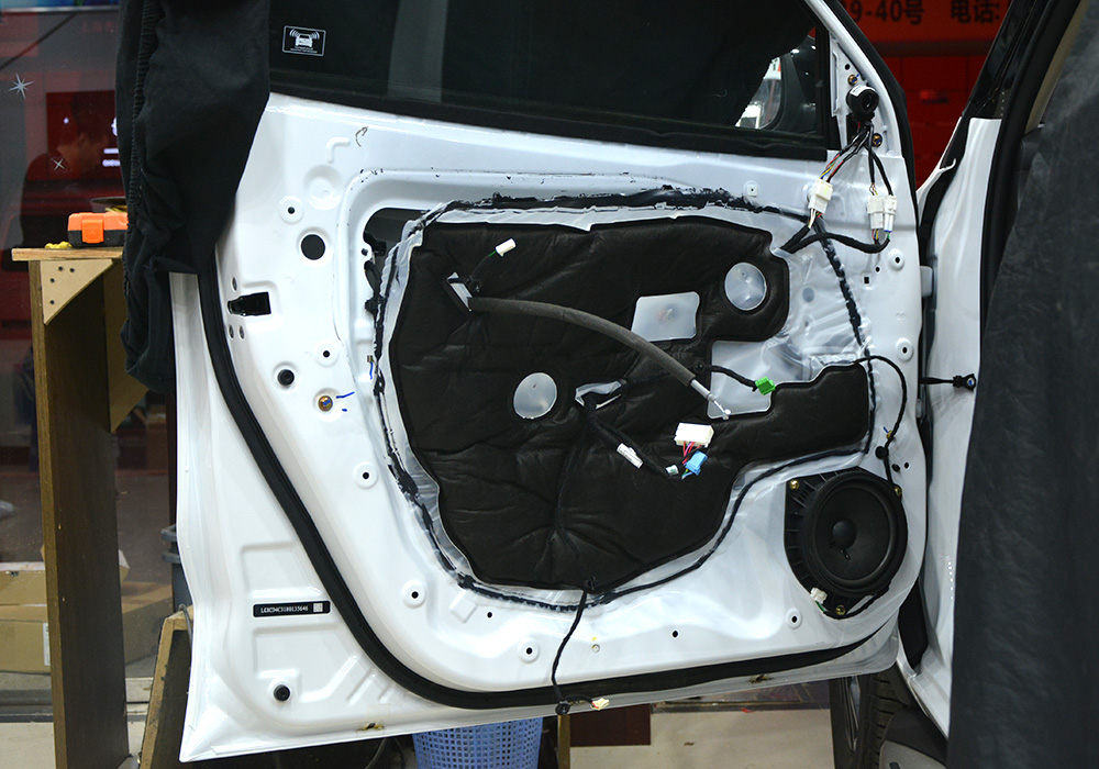 比亚迪宋改装音响,比亚迪宋汽车4门隔音拆装
