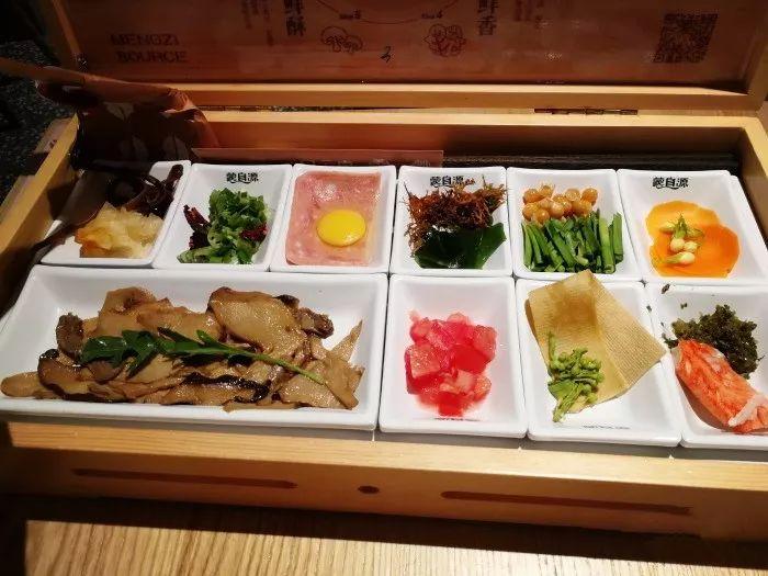 一口米线一口肉酱,一口米线一口醋